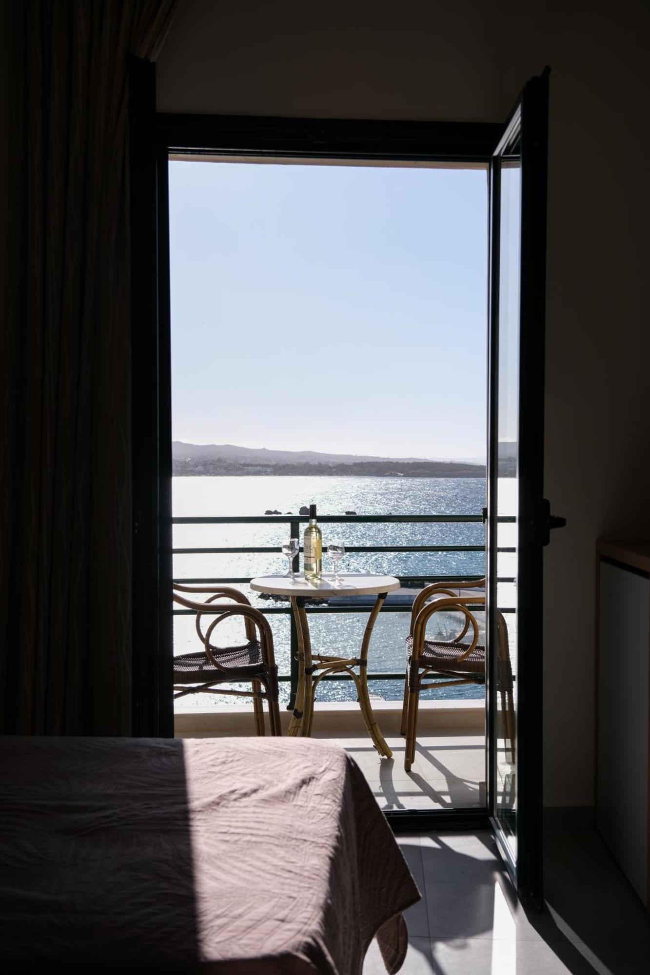 Arocaria Apartments Chrissi Akti Chania Exterior foto