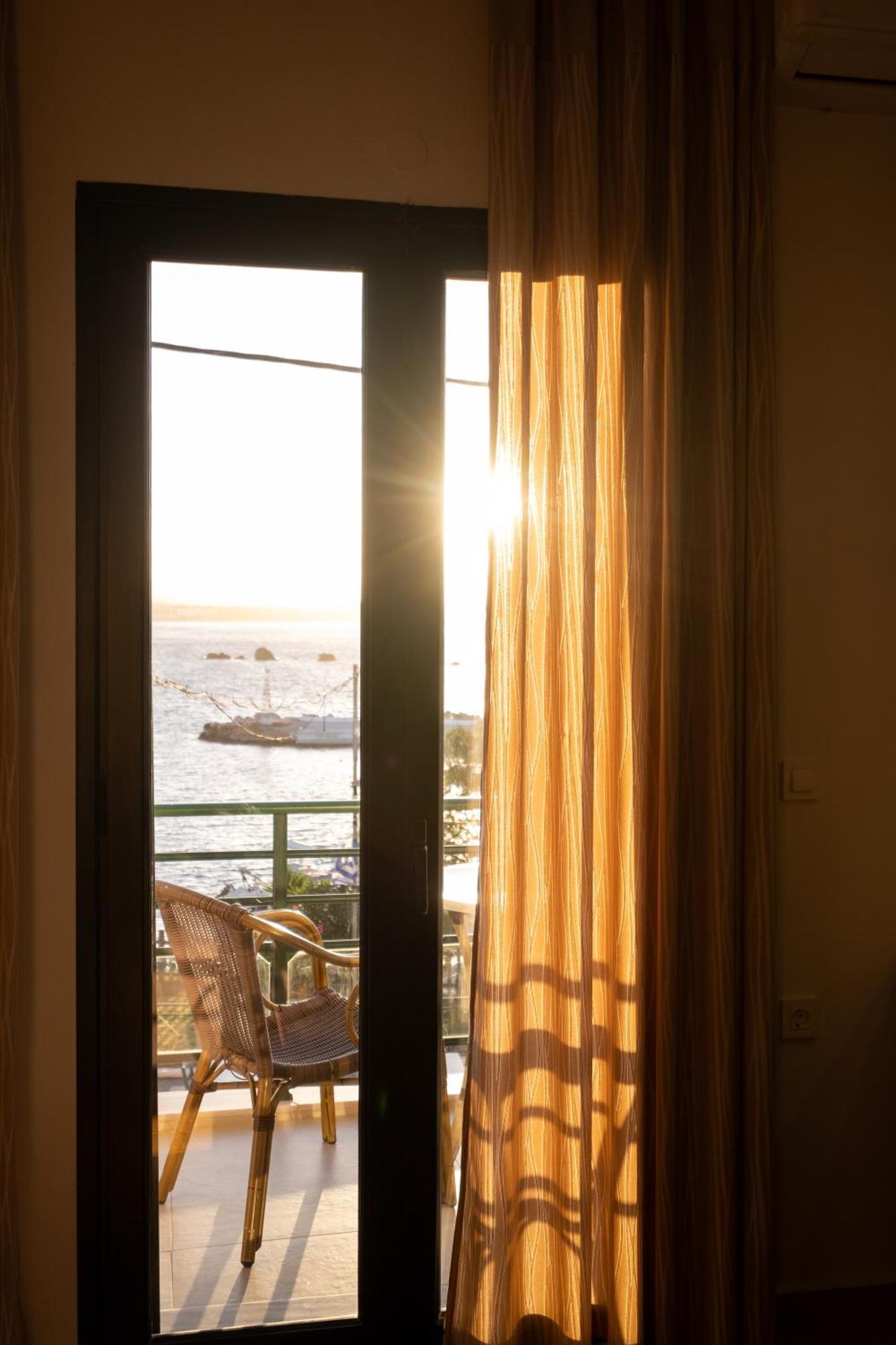Arocaria Apartments Chrissi Akti Chania Exterior foto
