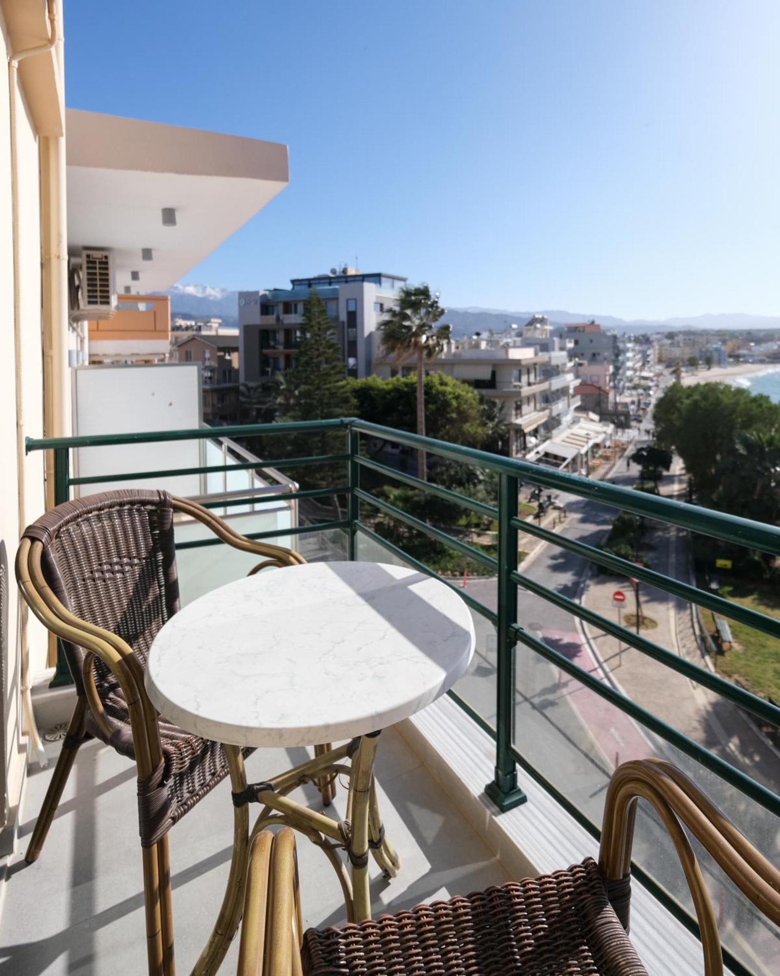 Arocaria Apartments Chrissi Akti Chania Exterior foto